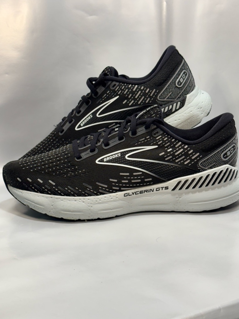 Brooks Women's Size 10 Glycerin GTS 20 Running Shoes Black/Gray 1203701B059